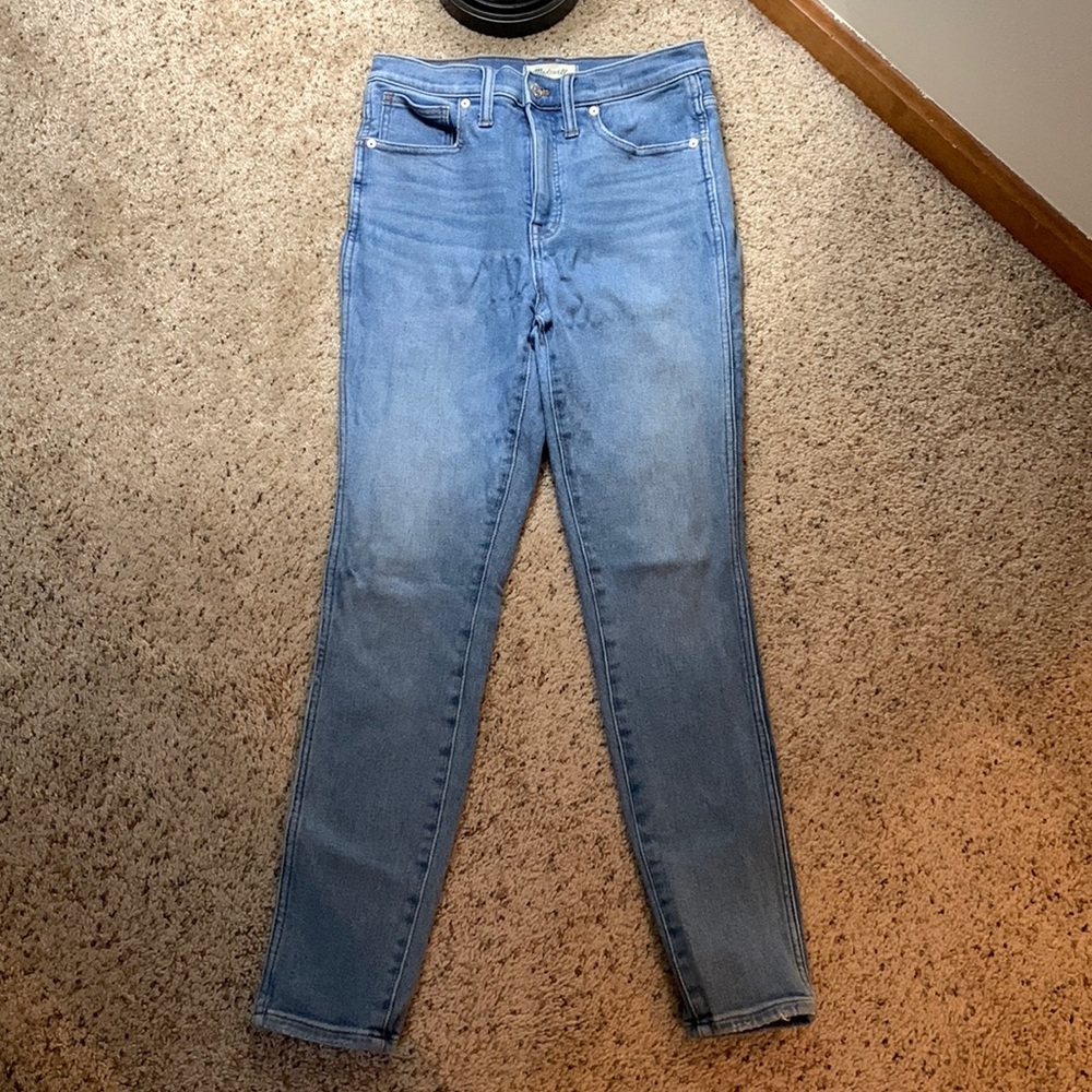 *Flawed* Madewell 10” High Rise Skinny Light Wash- 28